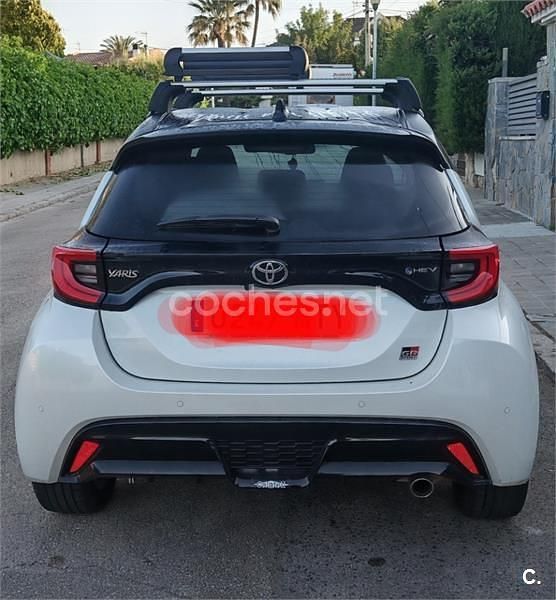 Usado Toyota Yaris Hybrid Sport 130 CV (95 kW) 2024 Blanco Berlina