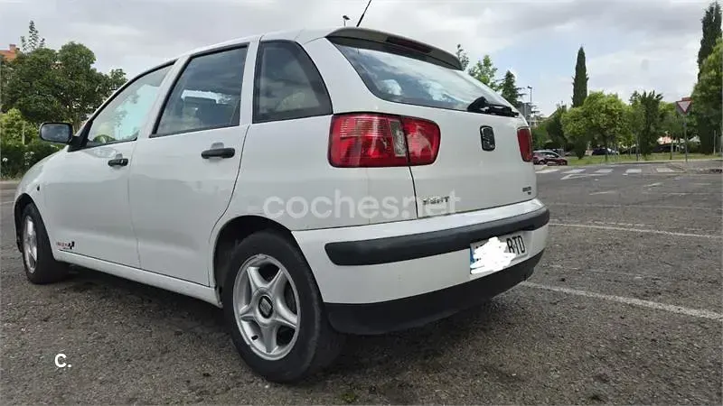Usado Seat Ibiza Stella 90 CV (66 kW) 2002 Blanco Utilitario