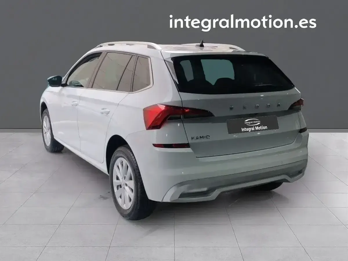 Usado Skoda Kamiq Selection 150 CV (110 kW) 2023 Blanco SUV