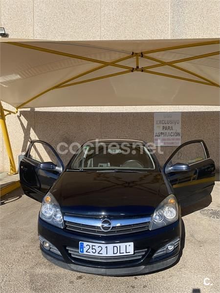 Negro Usado 2005 Opel Astra GTC Cosmo Berlina | 2750 € (Un poco caro) - Imagen 1/4