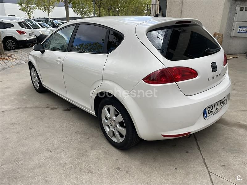 Usado Seat Leon Ecomotive 105 CV (77 kW) 2008 Blanco Berlina