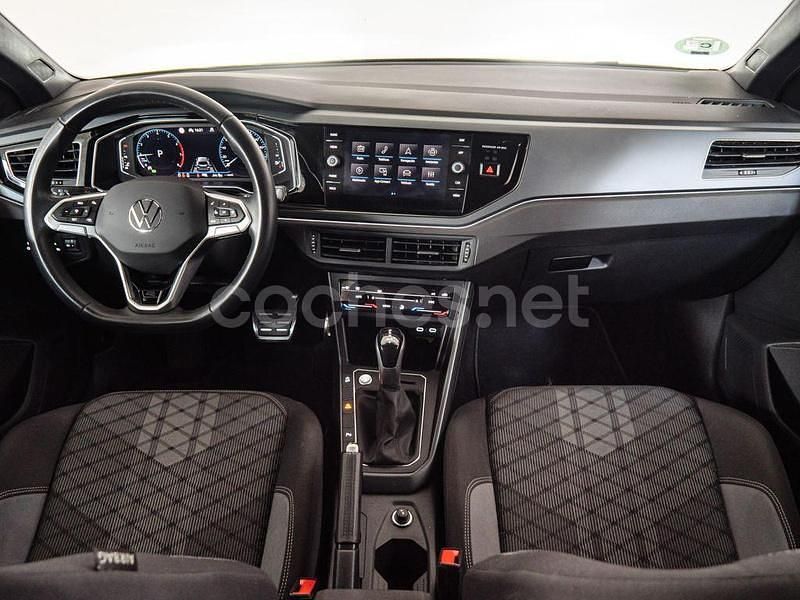 Usado VW Polo R-line 116 CV (85 kW) 2025 Gris / plata Berlina