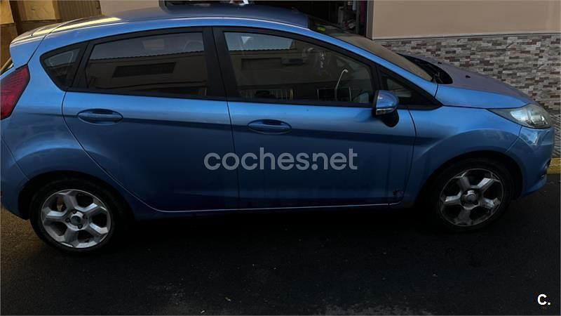 Usado Ford Fiesta Trend 68 CV (50 kW) 2010 Azul Utilitario