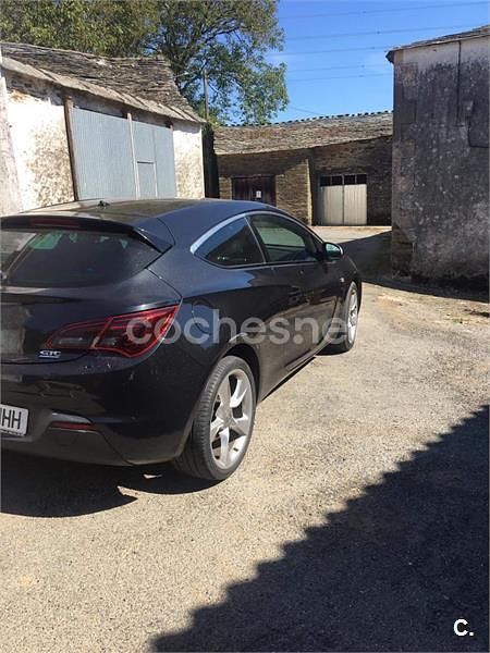Usado Opel Astra GTC Sportive 165 CV (121 kW) 2011 Negro Berlina
