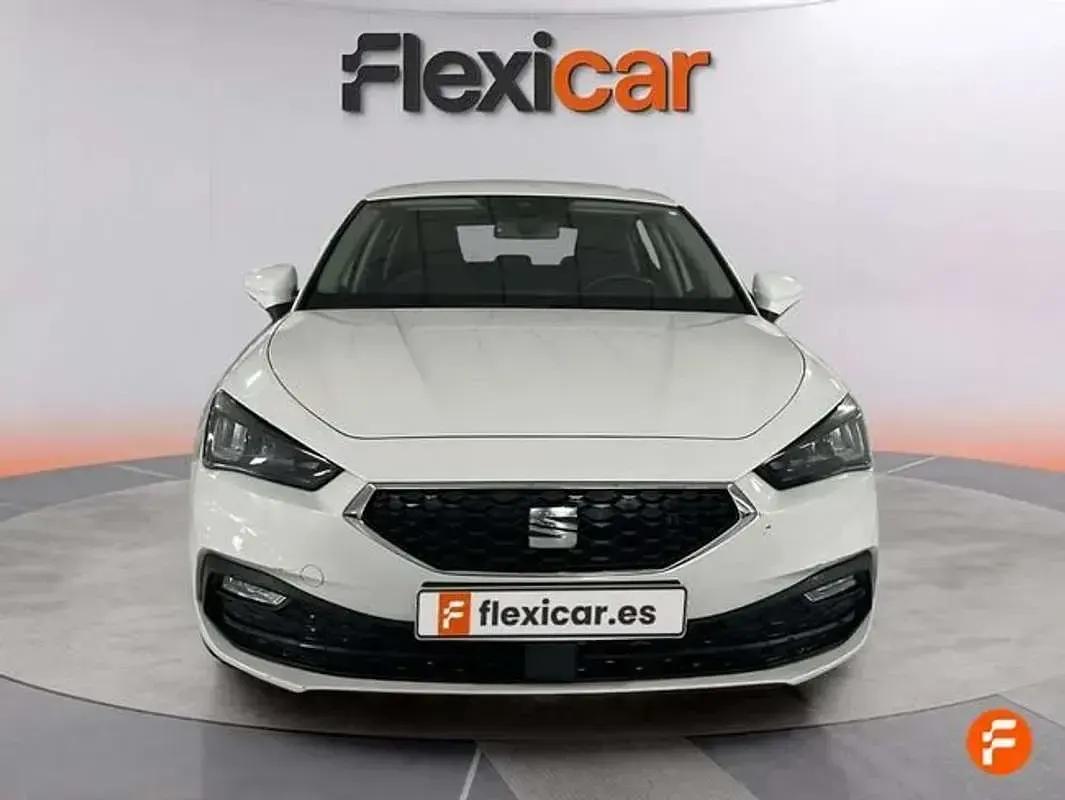 Usado Seat Leon Reference 116 CV (85 kW) 2021 Blanco Utilitario