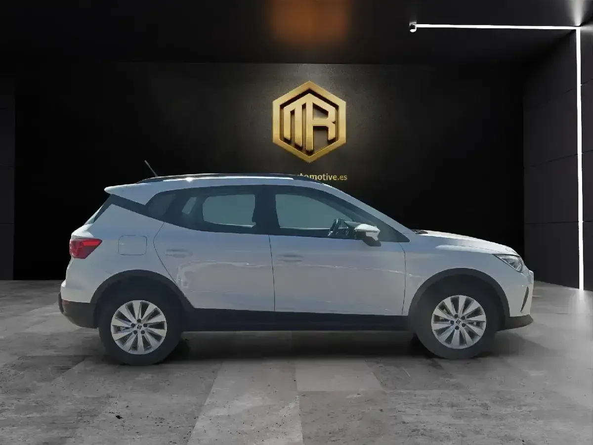 Usado Seat Arona 110 CV (80 kW) 2023 Blanco SUV