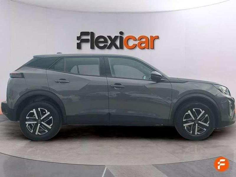 Usado Peugeot 2008 Active 101 CV (74 kW) 2023 Gris SUV
