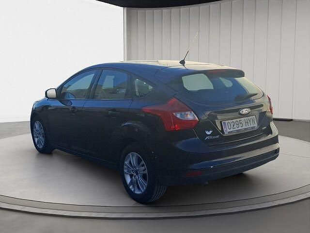 Usado Ford Focus Trend 100 CV (73 kW) 2014 Negro Berlina
