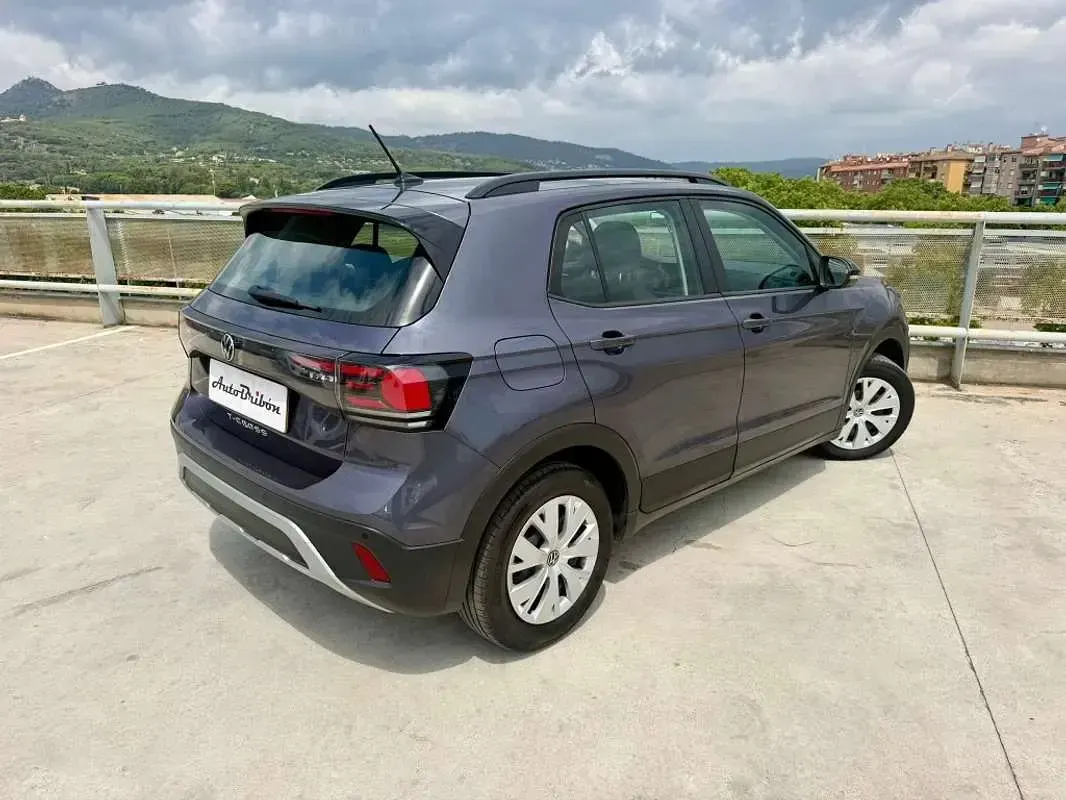 Usado VW T-Cross Advance 95 CV (69 kW) 2024 Gris SUV