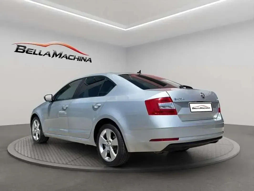 Usado Skoda Octavia Ambition 150 CV (110 kW) 2019 Gris Utilitario