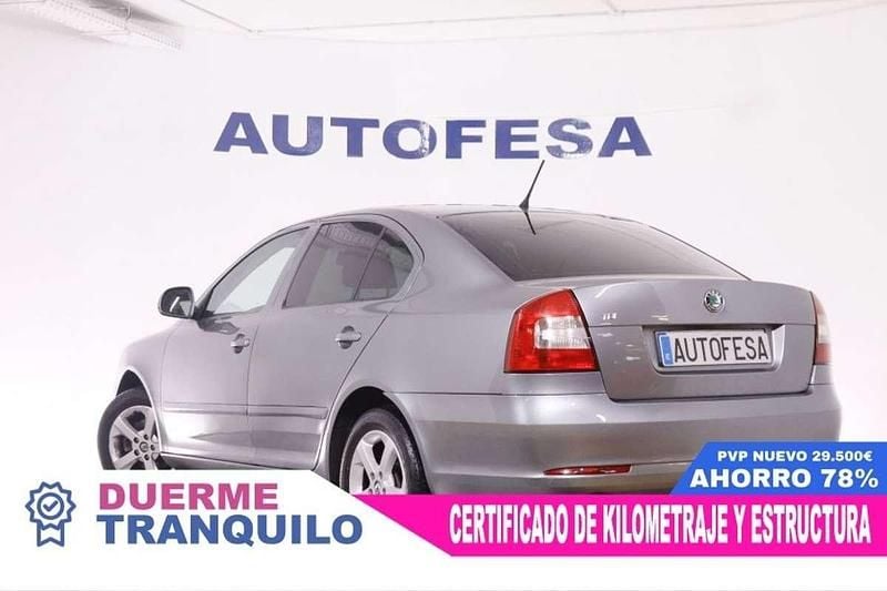 Usado Skoda Octavia Elegance 105 CV (77 kW) 2013 Gris Berlina