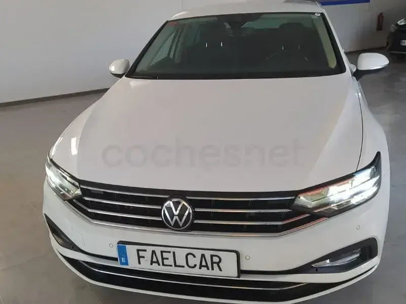 Usado VW Passat Executive 150 CV (110 kW) 2021 Blanco Berlina