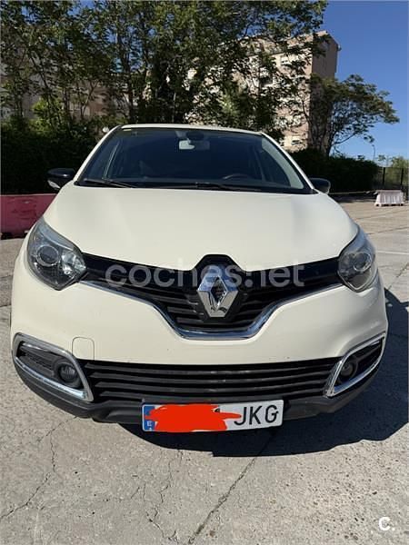 Usado Renault Captur Intens 90 CV (66 kW) 2015 Amarillo SUV