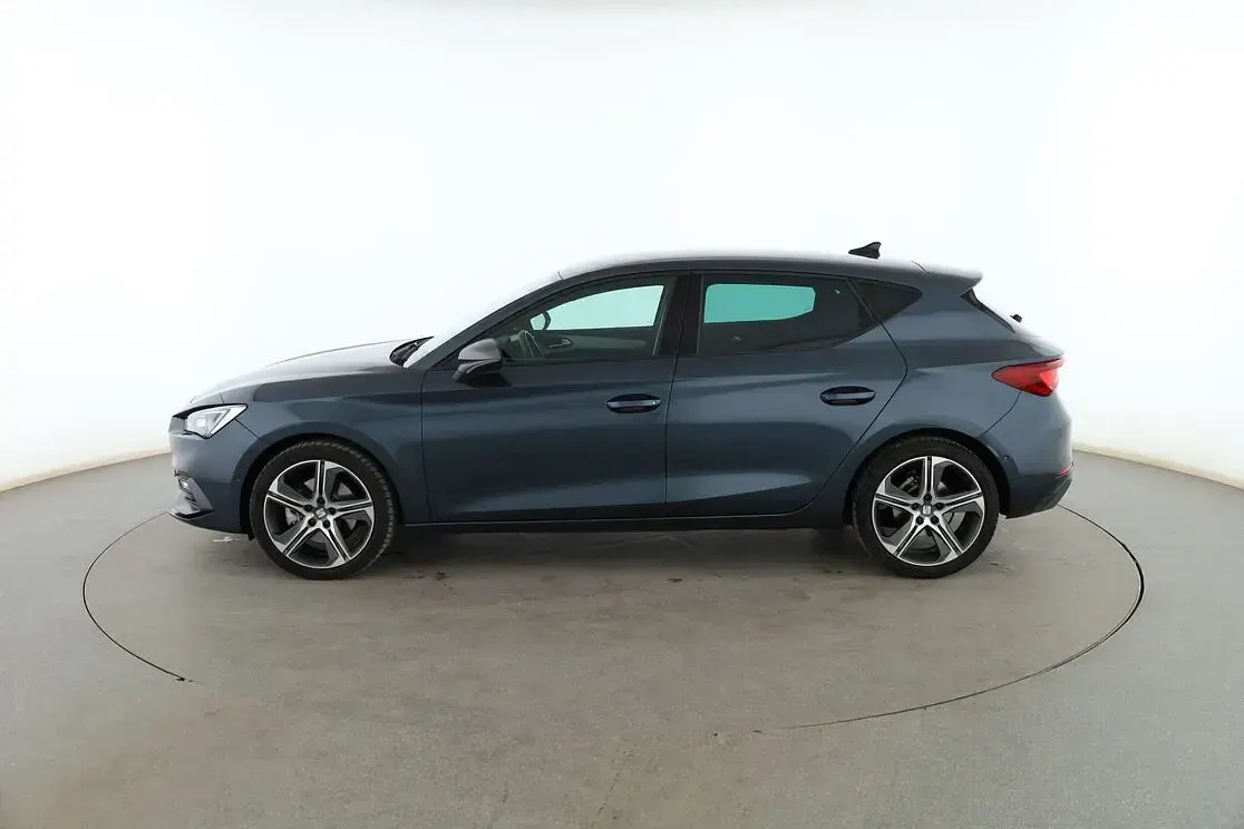 Usado Seat Leon FR 131 CV (96 kW) 2023 Gris Berlina