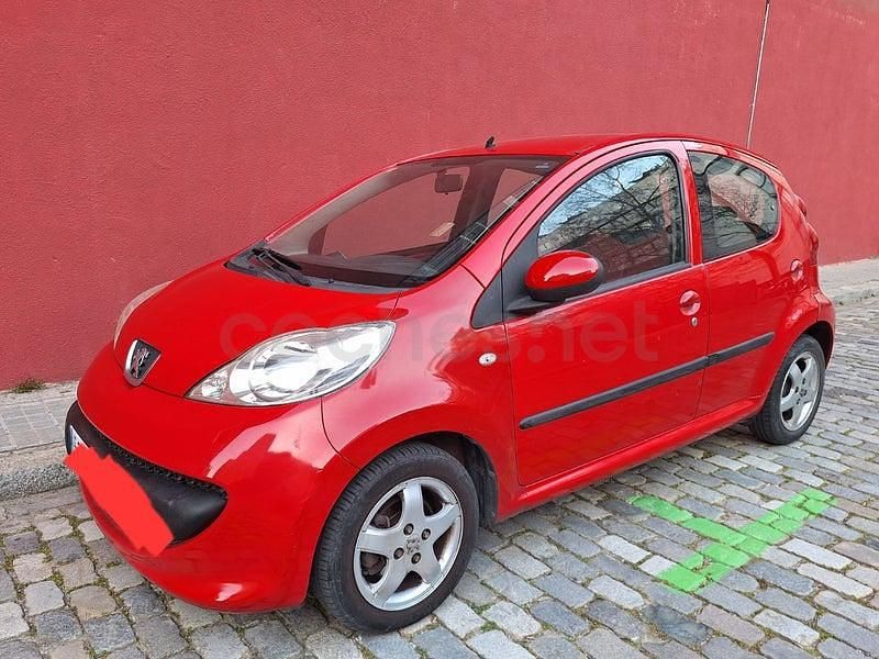 Usado Peugeot 107 68 CV (50 kW) 2007 Rojo Utilitario