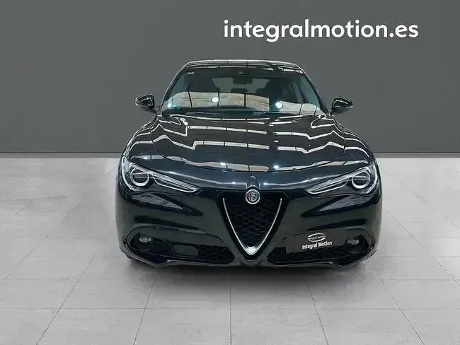 Usado Alfa Romeo Stelvio Super 160 CV (117 kW) 2019 Negro SUV