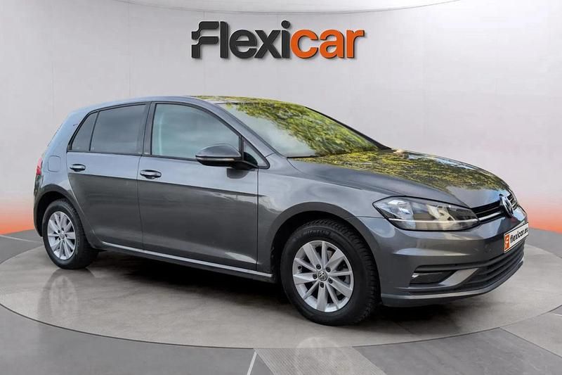 Gris Usado 2017 VW Golf Advance Berlina | 11.490 € (Buen precio) - Imagen 1/4