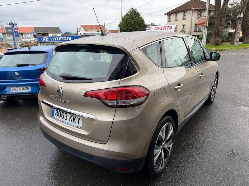 Usado Renault Scénic IV Zen 130 CV (95 kW) 2018 Beige Monovolumen