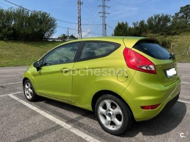 Usado Ford Fiesta Ambiente 60 CV (44 kW) 2009 Verde Utilitario