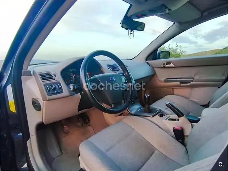 Usado Volvo S40 Kinetic 136 CV (100 kW) 2005 Azul Berlina