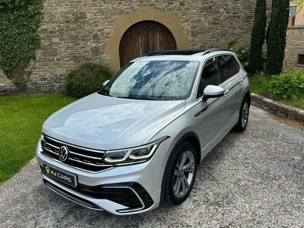 Usado VW Tiguan R-line 150 CV (110 kW) 2022 Gris / plata SUV