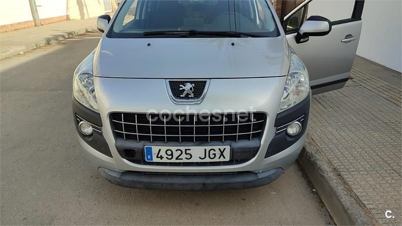 Usado Peugeot 3008 Active 115 CV (84 kW) 2012 Gris / plata Berlina