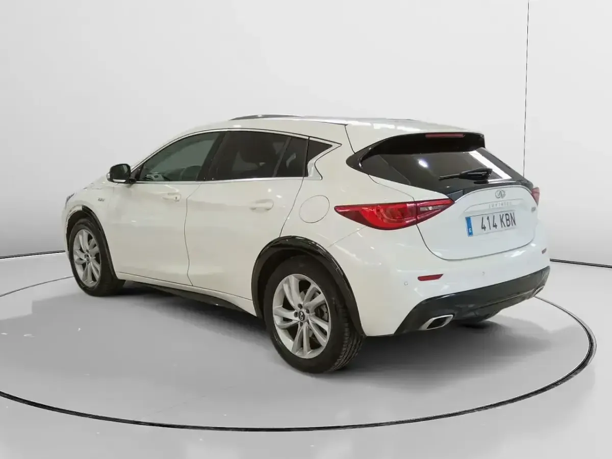 Usado Infiniti Q30 Premium 170 CV (125 kW) 2017 Blanco Utilitario