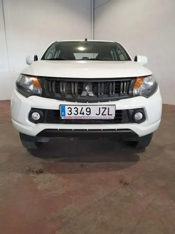 Usado Mitsubishi L200 154 CV (113 kW) 2017 Blanco Pickup/Camioneta