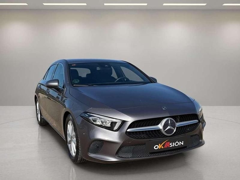 Usado Mercedes A180 136 CV (100 kW) 2019 Gris Utilitario
