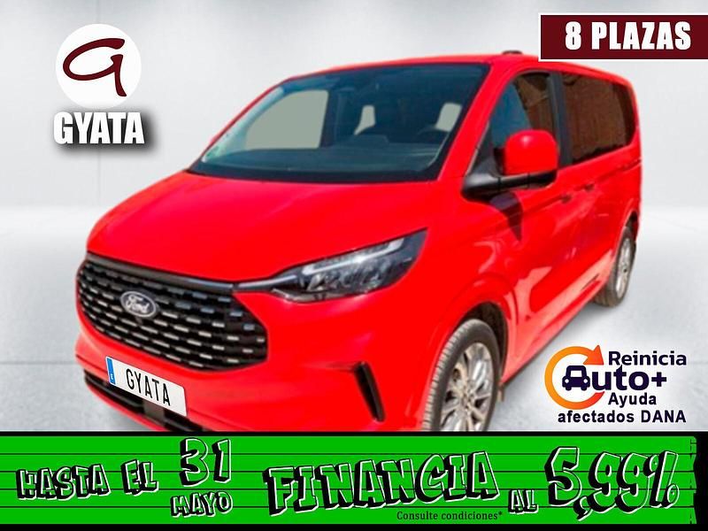 Rojo Usado 2024 Ford Tourneo Titanium Monovolumen | 50.990 € - Imagen 1/4