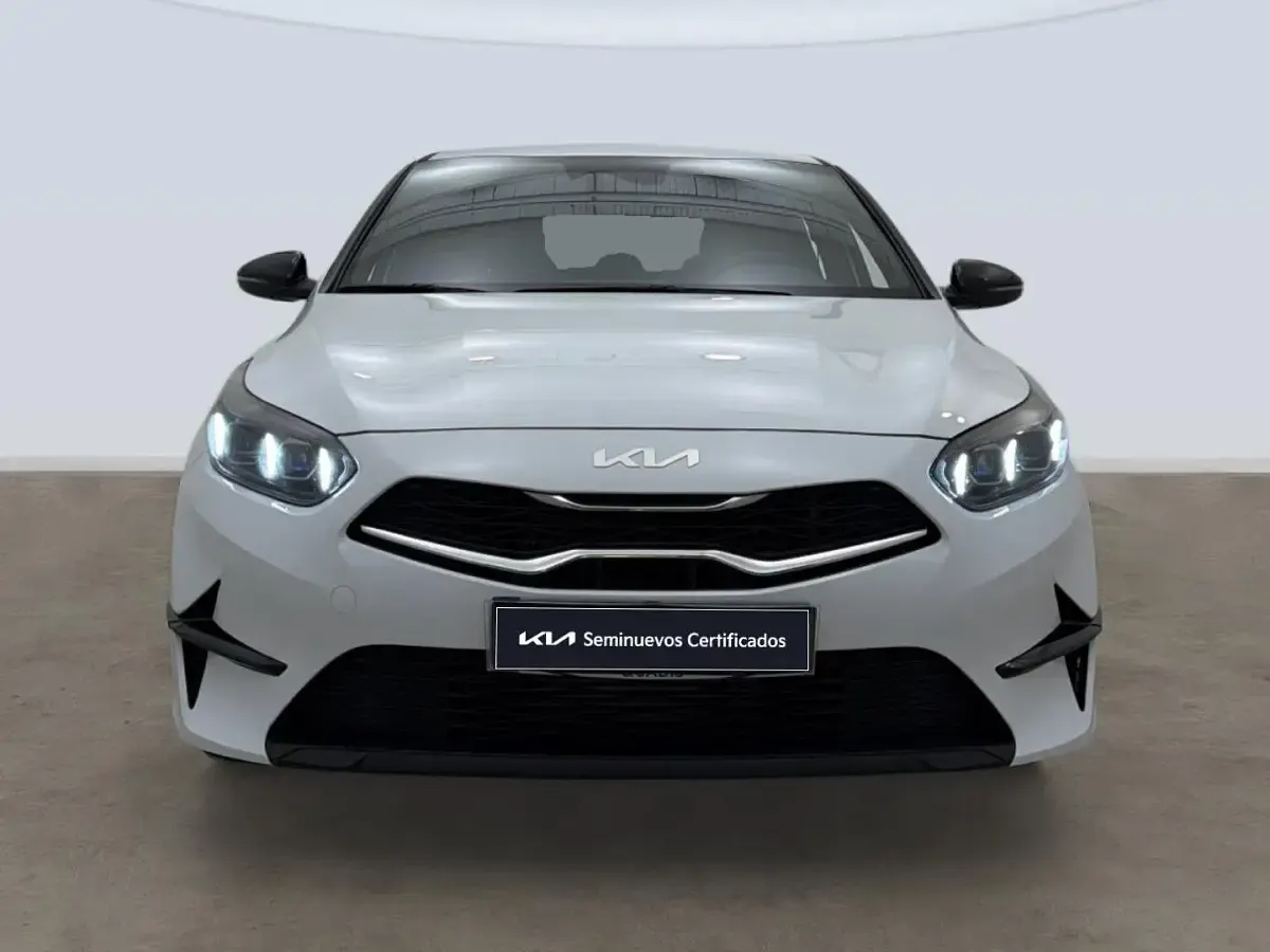 Usado Kia Ceed Edition 7 101 CV (74 kW) 2025 Blanco Utilitario