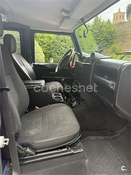 Usado Land Rover Defender SE 122 CV (89 kW) 2011 Azul Familiar