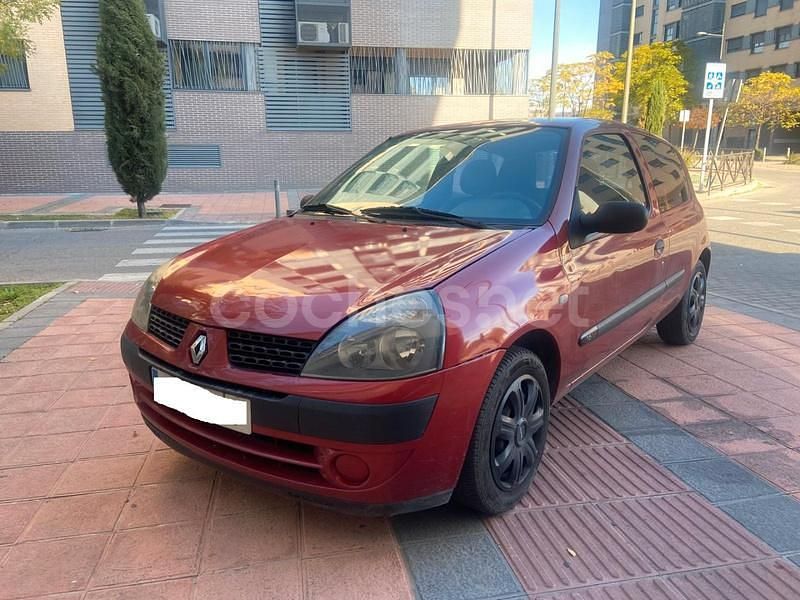 Granate Usado 2004 Renault Clio II Berlina | 1990 € (Precio justo) - Imagen 1/4