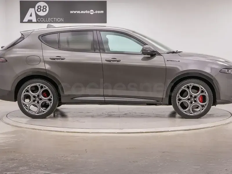 Usado Alfa Romeo Tonale Edizione Speciale 130 CV (95 kW) 2022 Gris / plata SUV