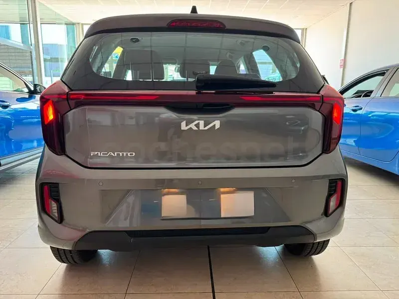 Usado Kia Picanto 63 CV (46 kW) 2025 Gris / plata Utilitario