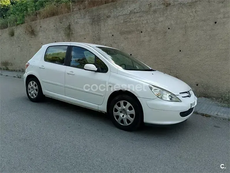 Usado Peugeot 307 110 CV (80 kW) 2004 Blanco Berlina
