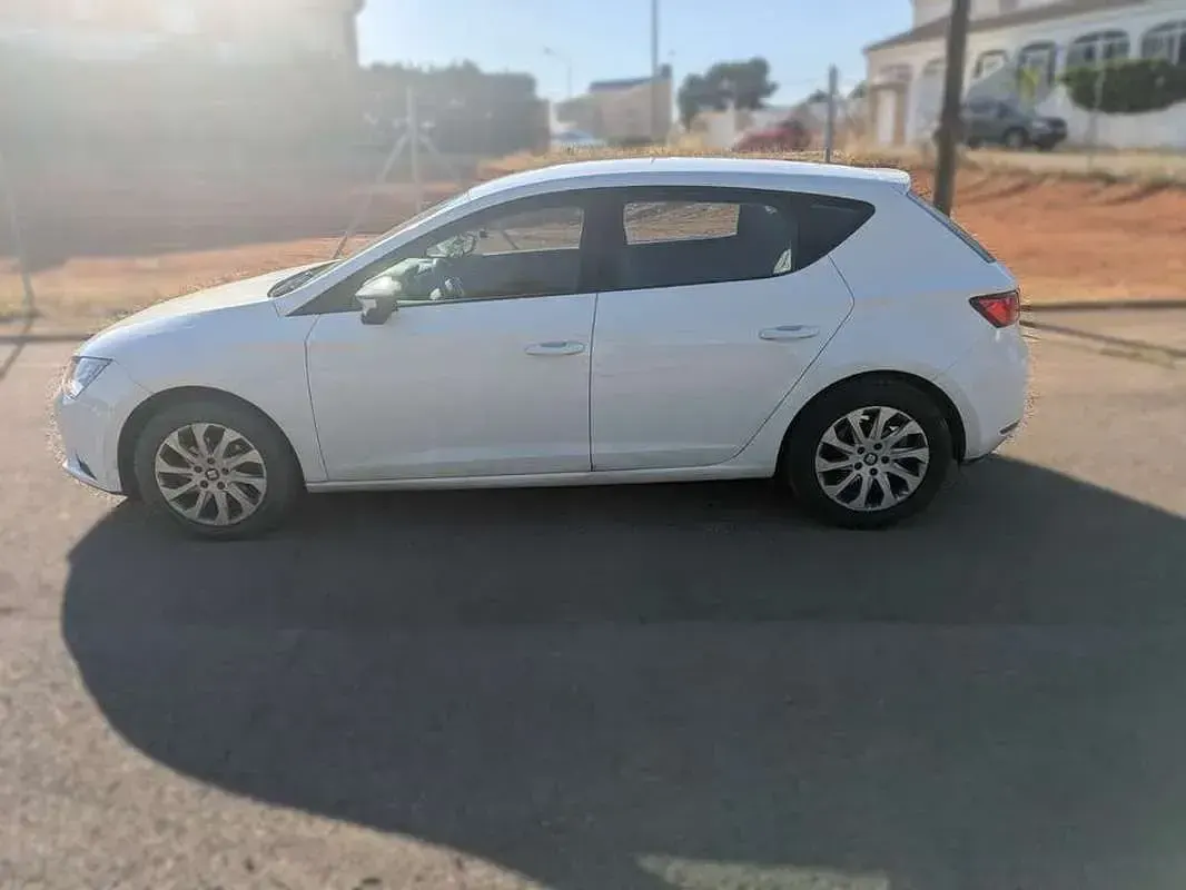 Usado Seat Leon Reference 105 CV (77 kW) 2014 Blanco Utilitario