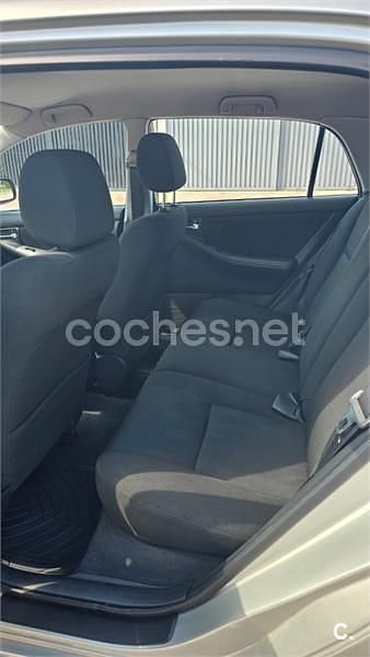 Usado Toyota Corolla Sol 116 CV (85 kW) 2006 Beige Berlina