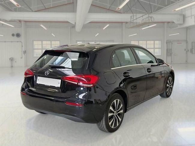 Usado Mercedes A250 219 CV (161 kW) 2021 Negro Berlina