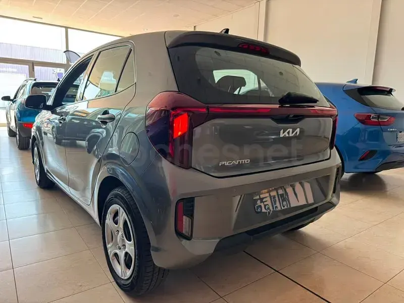 Usado Kia Picanto 63 CV (46 kW) 2025 Gris / plata Utilitario