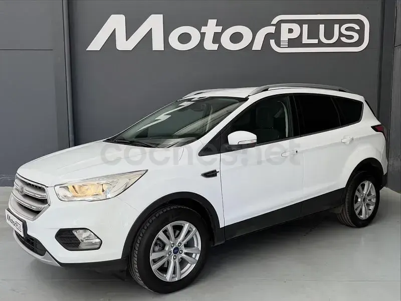 Usado Ford Kuga Trend 120 CV (88 kW) 2019 Blanco SUV