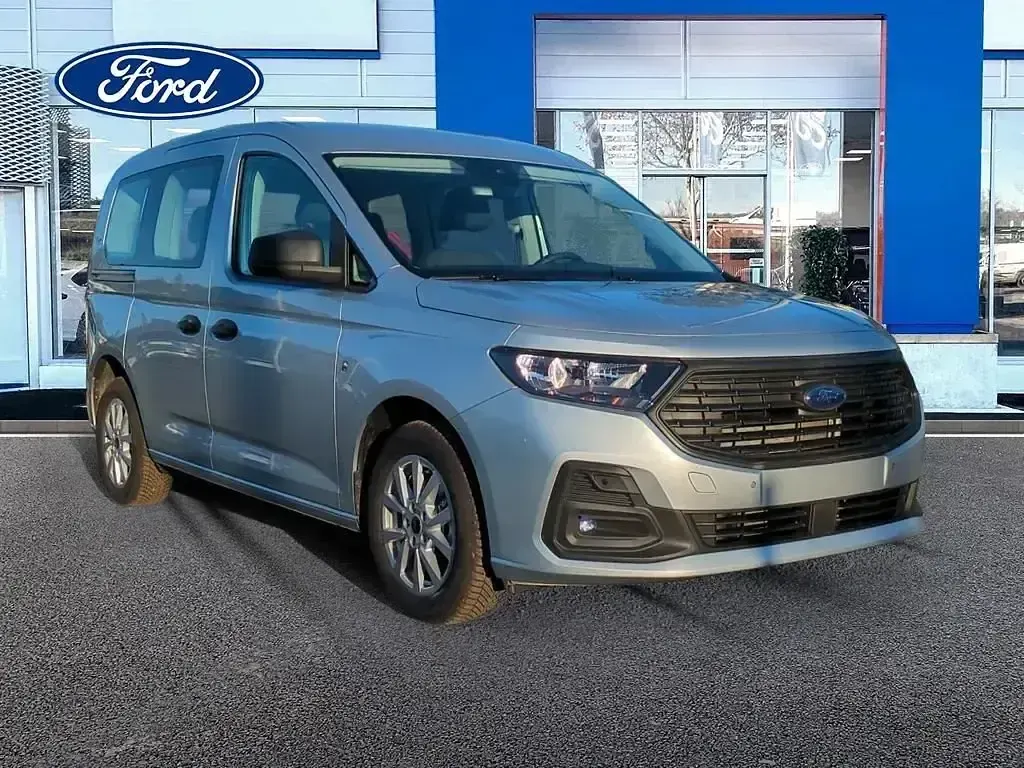 Usado Ford Tourneo Connect Trend 102 CV (75 kW) 2024 Gris Monovolumen
