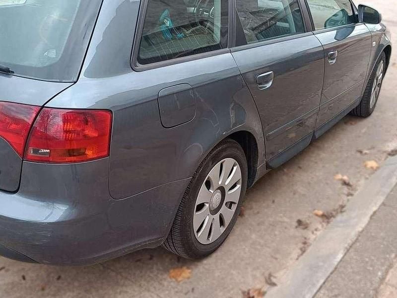 Usado Audi A4 Premium 140 HP (102 kW) 2006 Cinzento Carrinha