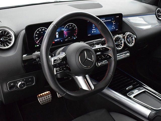 Usado Mercedes B180 AMG line 136 CV (100 kW) 2025 Blanco polar Monovolumen