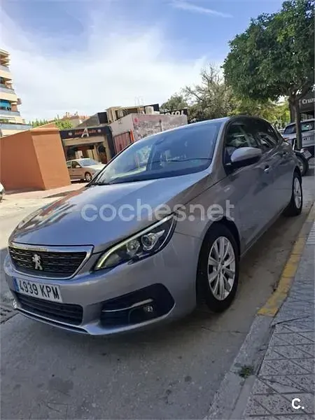 Usado Peugeot 308 Allure 110 CV (80 kW) 2018 Gris / plata Berlina