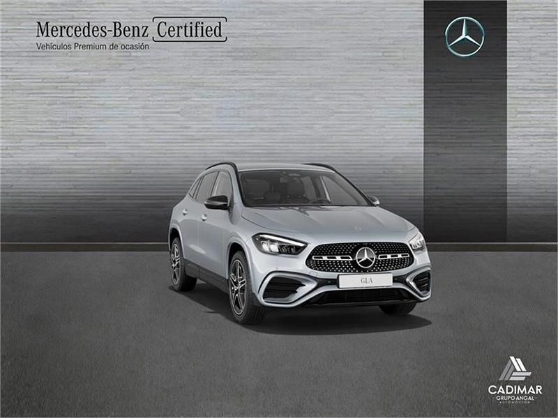 Nuevo Mercedes GLA200 AMG line 150 CV (110 kW) 2025 Plata hightech SUV