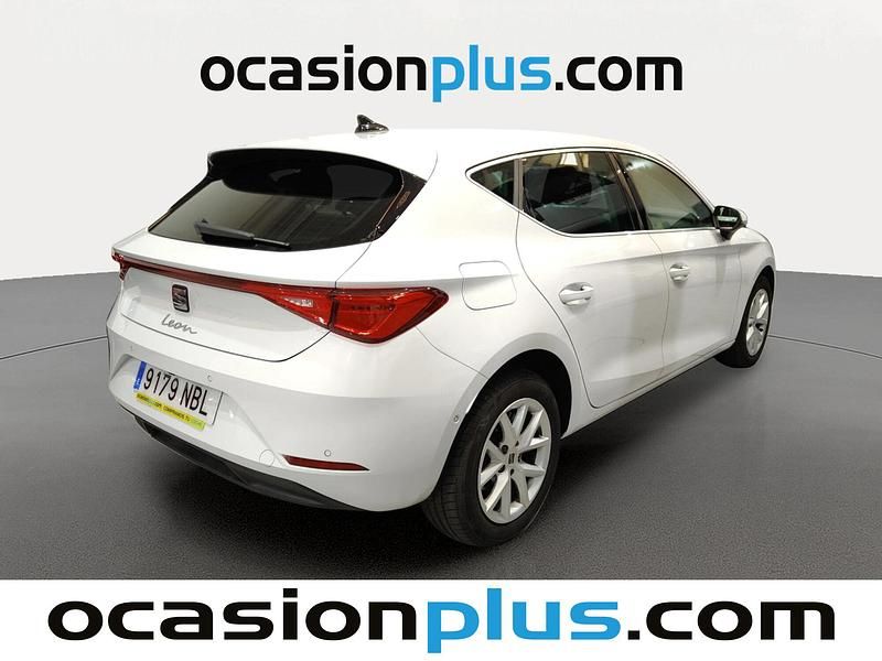 Usado Seat Leon Style 116 CV (85 kW) 2025 Blanco Berlina