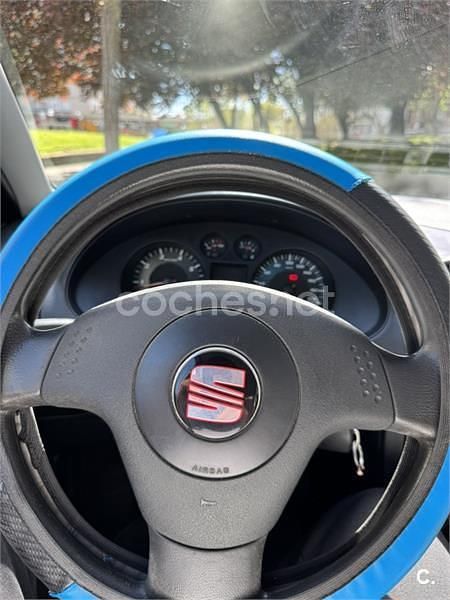 Begagnad Seat Ibiza Fresh 64 HK (47 kW) 2004 Blå Halvkombi