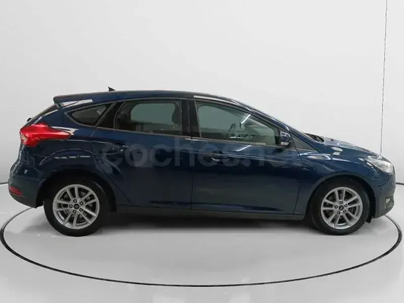Usado Ford Focus Trend 125 CV (91 kW) 2015 Azul Berlina