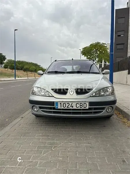 Usado Renault Mégane II Expression 80 CV (58 kW) 2002 Gris / plata Berlina